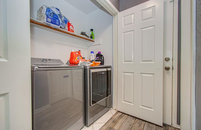 2122 Courtshire Lane, Sugar Land, TX 77478
