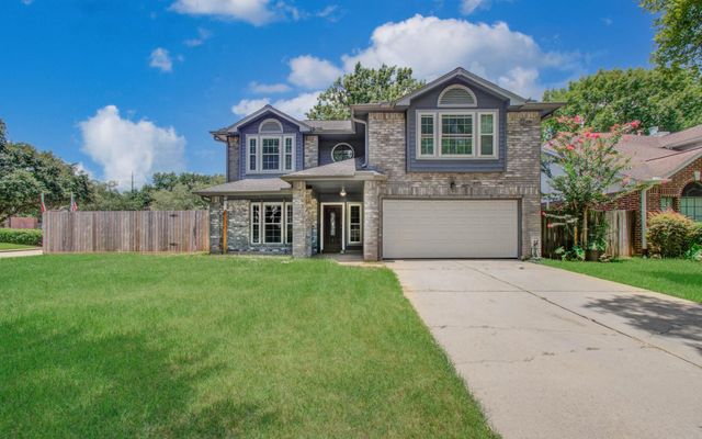 2122 Courtshire Lane, Sugar Land, TX 77478
