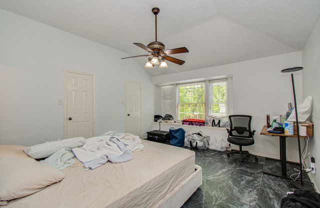 2122 Courtshire Lane, Sugar Land, TX 77478