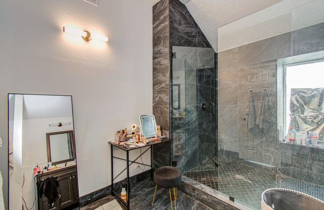 2122 Courtshire Lane, Sugar Land, TX 77478