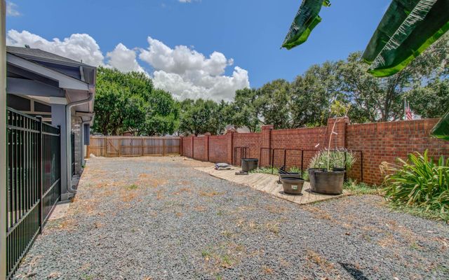 2122 Courtshire Lane, Sugar Land, TX 77478