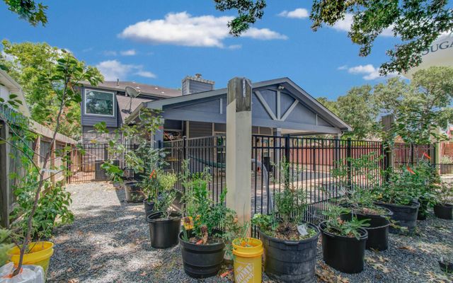 2122 Courtshire Lane, Sugar Land, TX 77478