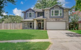 2122 Courtshire Lane, Sugar Land, TX 77478