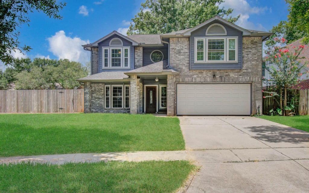 2122 Courtshire Lane, Sugar Land, TX 77478