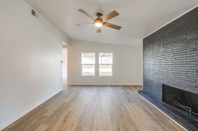 5320 Cahill Oval Street, River Oaks, TX 76114