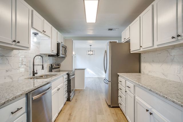 5320 Cahill Oval Street, River Oaks, TX 76114