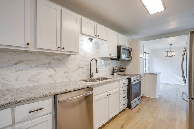 5320 Cahill Oval Street, River Oaks, TX 76114