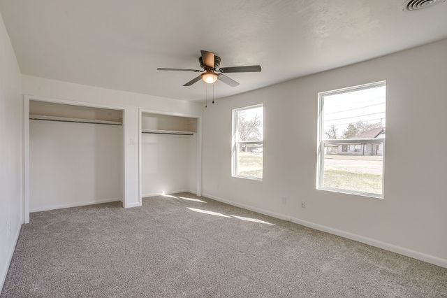 5320 Cahill Oval Street, River Oaks, TX 76114