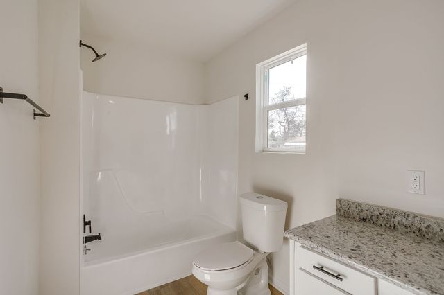 5320 Cahill Oval Street, River Oaks, TX 76114