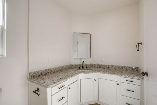 5320 Cahill Oval Street, River Oaks, TX 76114