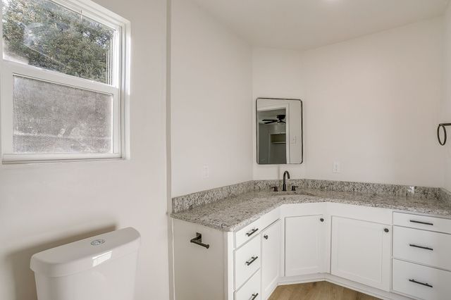 5320 Cahill Oval Street, River Oaks, TX 76114