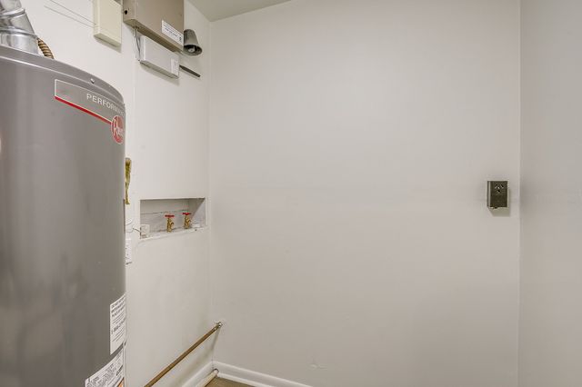 5320 Cahill Oval Street, River Oaks, TX 76114