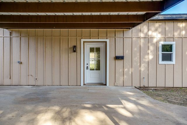 5320 Cahill Oval Street, River Oaks, TX 76114