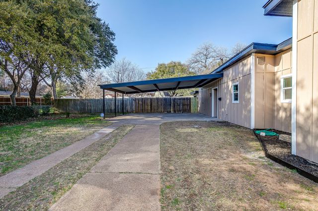 5320 Cahill Oval Street, River Oaks, TX 76114