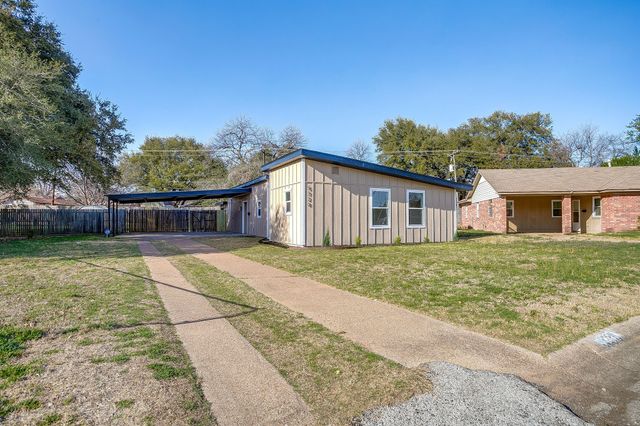 5320 Cahill Oval Street, River Oaks, TX 76114