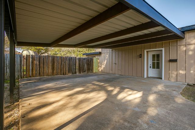 5320 Cahill Oval Street, River Oaks, TX 76114