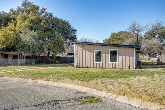 5320 Cahill Oval Street, River Oaks, TX 76114