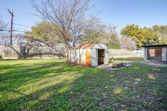 5320 Cahill Oval Street, River Oaks, TX 76114