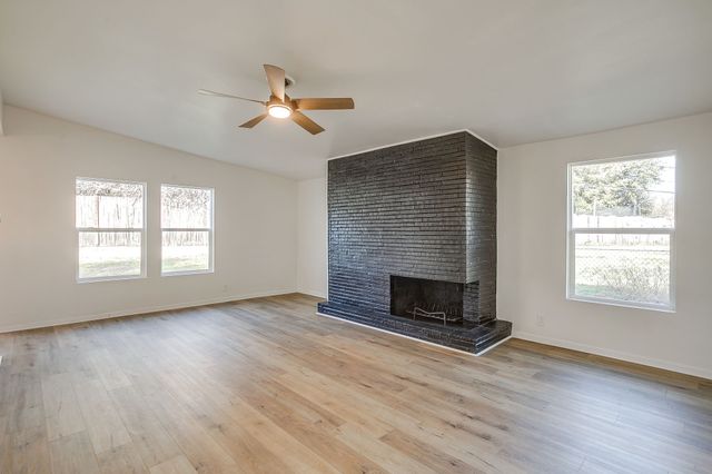 5320 Cahill Oval Street, River Oaks, TX 76114