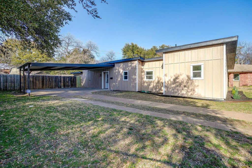 5320 Cahill Oval Street, River Oaks, TX 76114