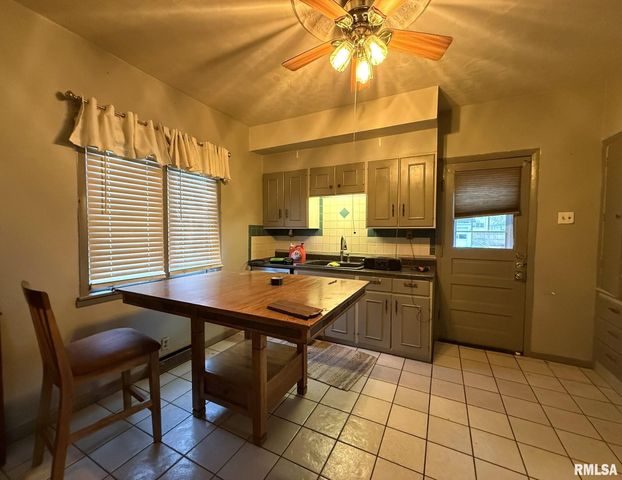 796 Peck Street, Galesburg, IL 61401