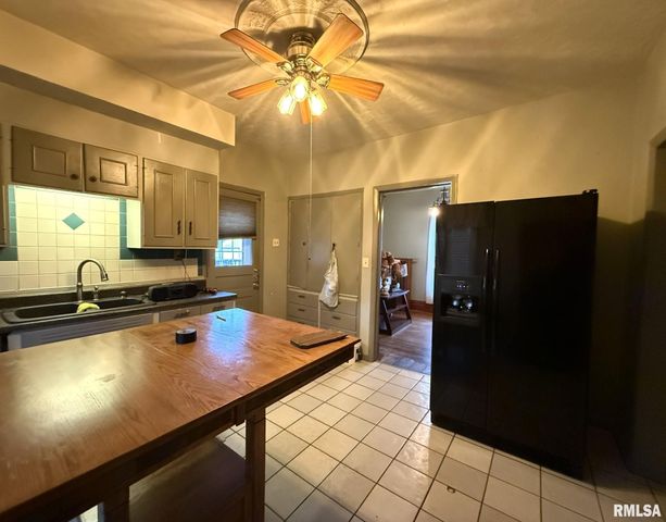 796 Peck Street, Galesburg, IL 61401