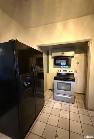 796 Peck Street, Galesburg, IL 61401