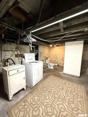 796 Peck Street, Galesburg, IL 61401