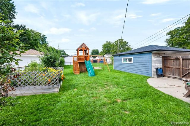 31215 Nelson Drive, Warren, MI 48088
