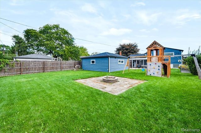 31215 Nelson Drive, Warren, MI 48088