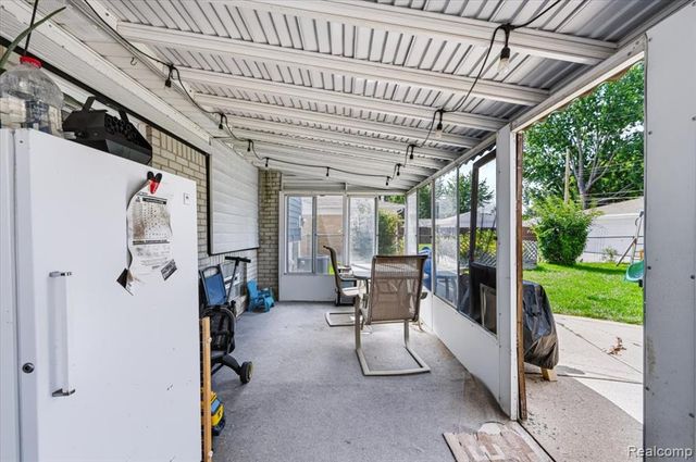 31215 Nelson Drive, Warren, MI 48088