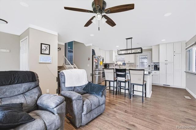 31215 Nelson Drive, Warren, MI 48088