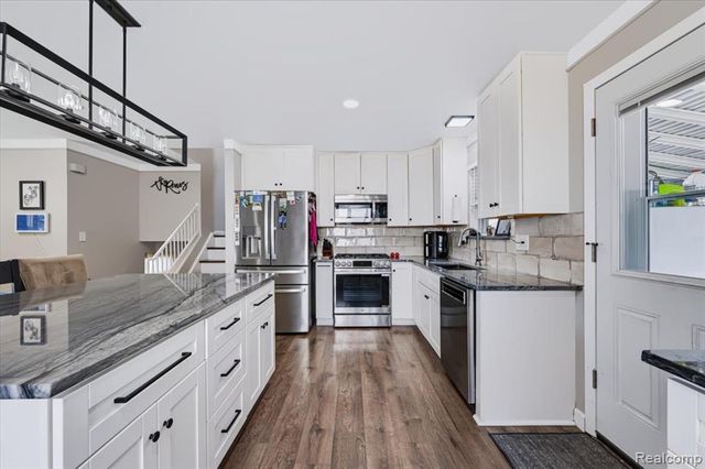 31215 Nelson Drive, Warren, MI 48088