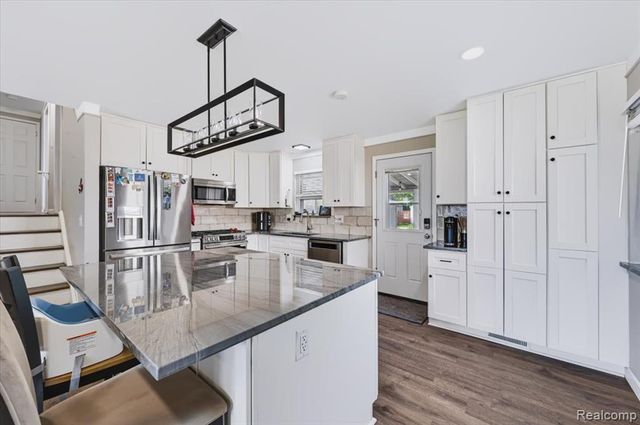 31215 Nelson Drive, Warren, MI 48088