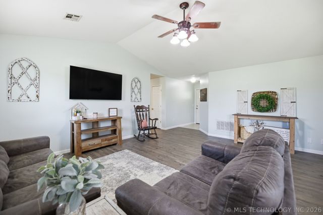 6403 W 4915, Pryor, OK 74361