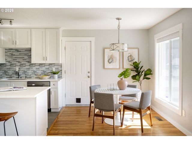 4617 Se WINDSOR Ct, Portland, OR 97206