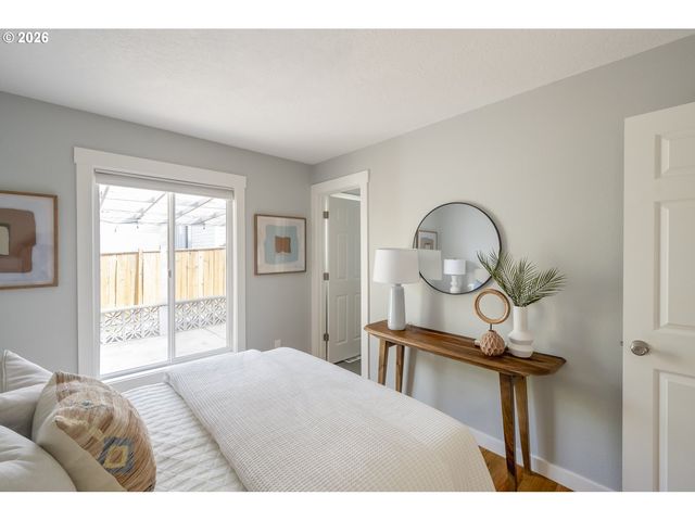 4617 Se WINDSOR Ct, Portland, OR 97206