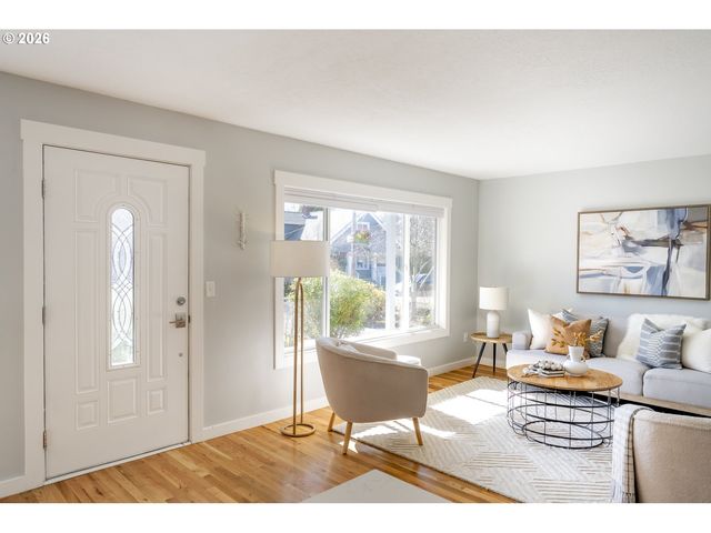 4617 Se WINDSOR Ct, Portland, OR 97206