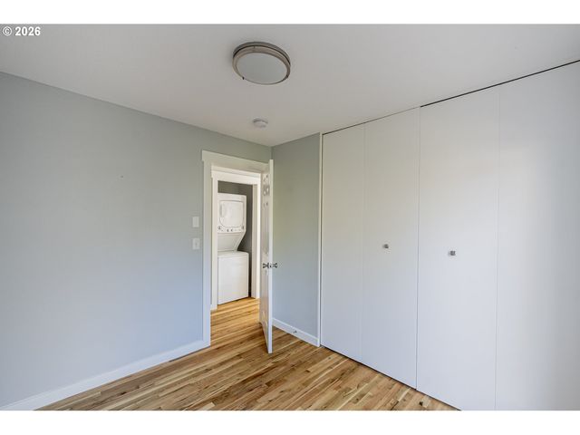 4617 Se WINDSOR Ct, Portland, OR 97206