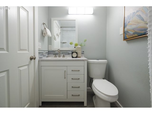 4617 Se WINDSOR Ct, Portland, OR 97206