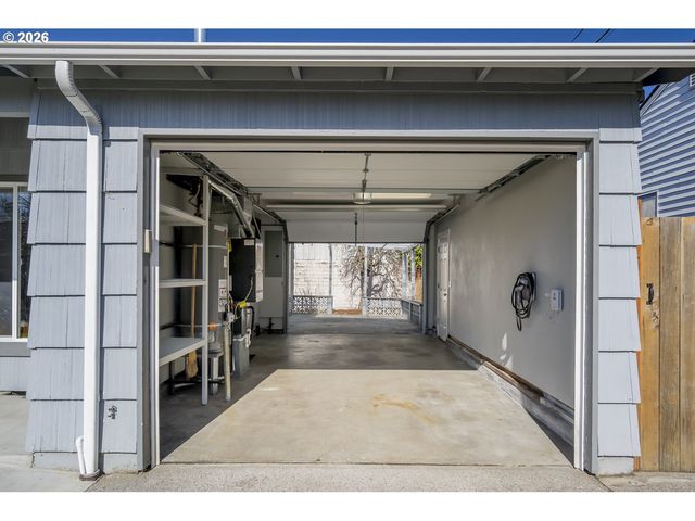 4617 Se WINDSOR Ct, Portland, OR 97206