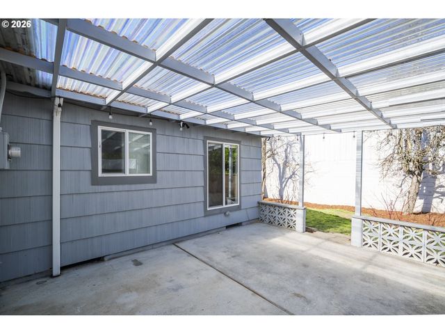 4617 Se WINDSOR Ct, Portland, OR 97206