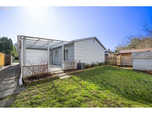4617 Se WINDSOR Ct, Portland, OR 97206