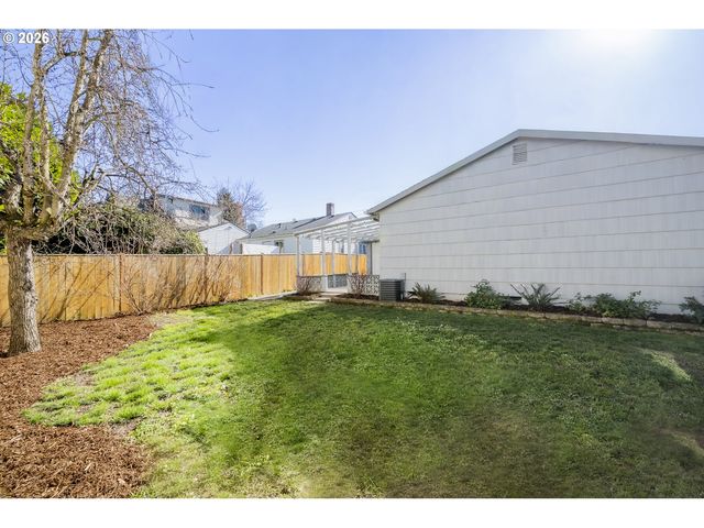 4617 Se WINDSOR Ct, Portland, OR 97206