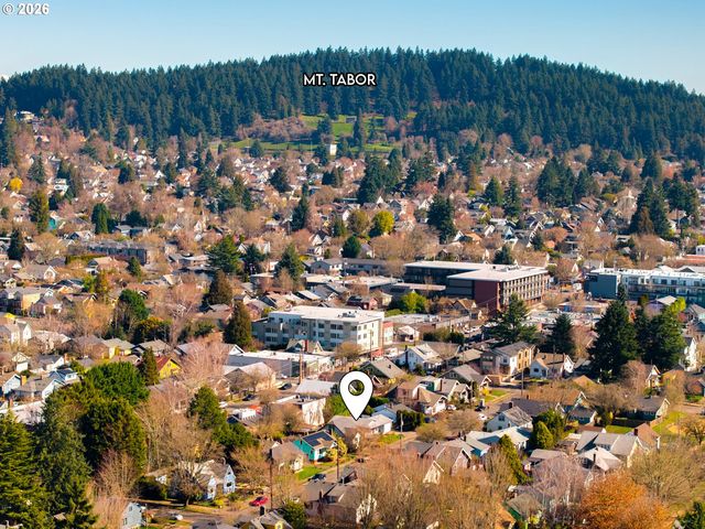 4617 Se WINDSOR Ct, Portland, OR 97206