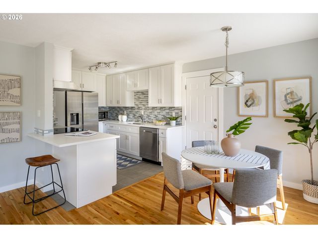 4617 Se WINDSOR Ct, Portland, OR 97206