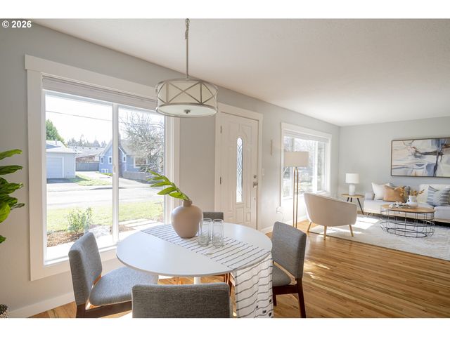 4617 Se WINDSOR Ct, Portland, OR 97206