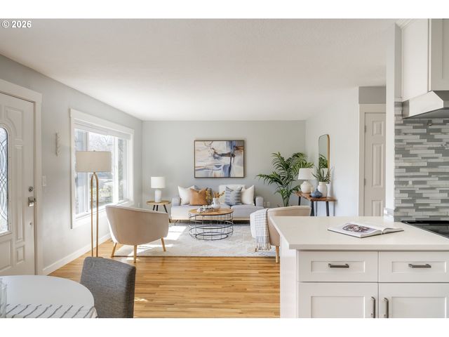 4617 Se WINDSOR Ct, Portland, OR 97206