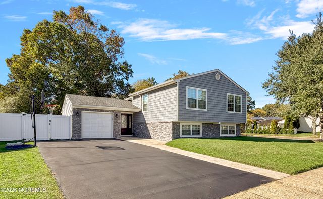 2 Hearth Court, Howell, NJ 07731