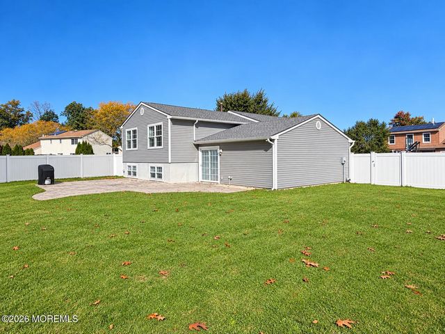 2 Hearth Court, Howell, NJ 07731